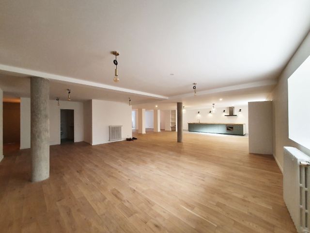 PARIS 20 - 75020 Bureaux à vendre 234 m²